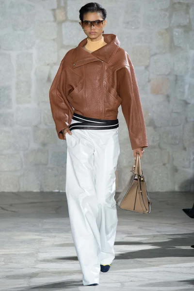 Look 25